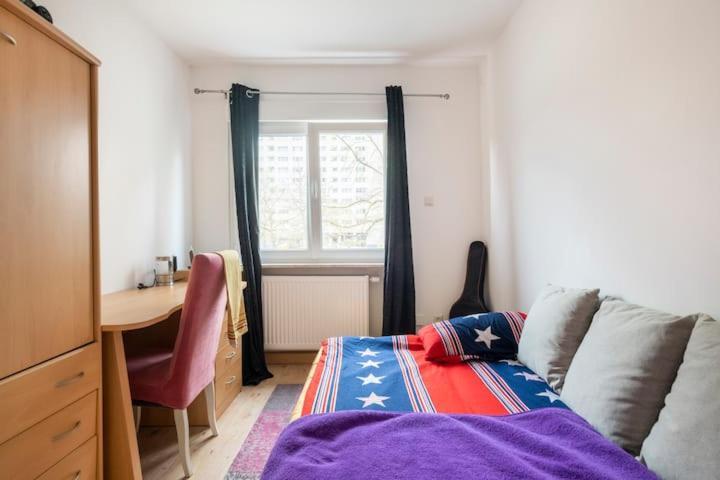Schoenes Zimmer Im Charmanten Haus Berlim Exterior foto
